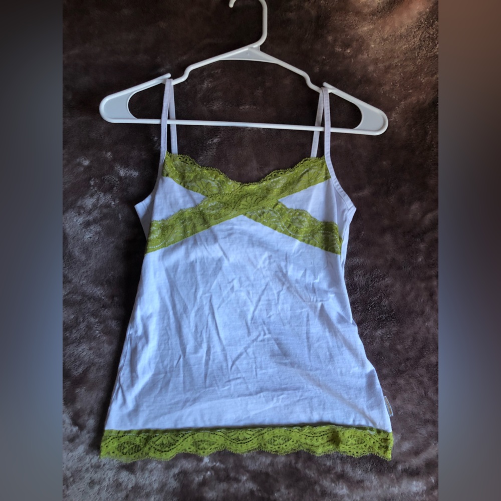 Wire tank top with green lace